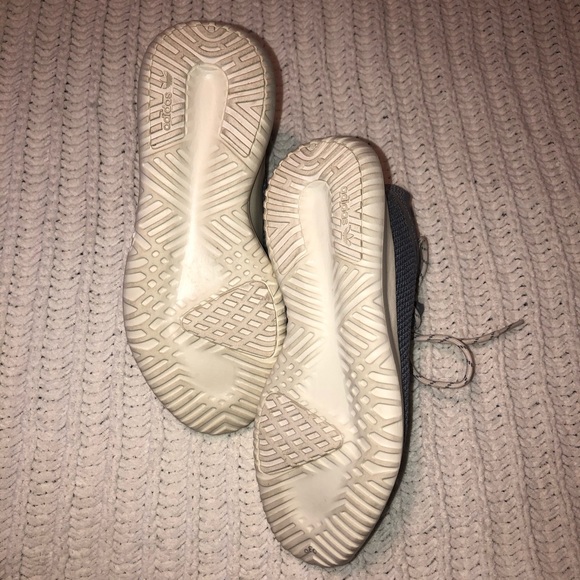 Adidas shoes. Size 7 - Picture 3 of 3